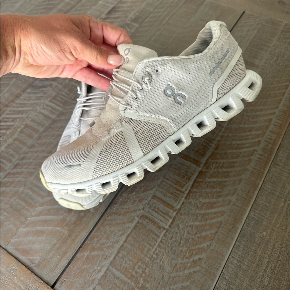 On cloud size 9.5 women’s
